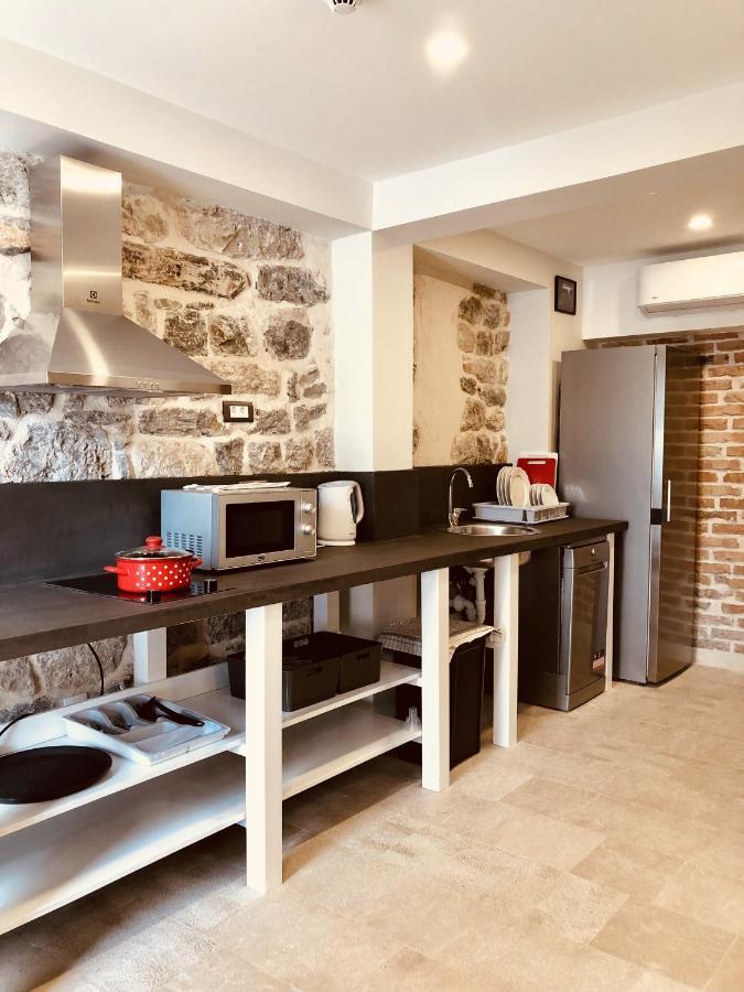 Guesthouse Giraffe Donja Lastva Bagian luar foto